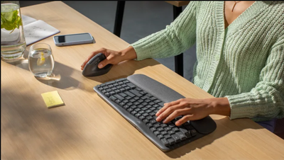 羅技推出新 Wave Keys 人體工學鍵盤 以縮排精巧尺寸打造舒適辦公手勢