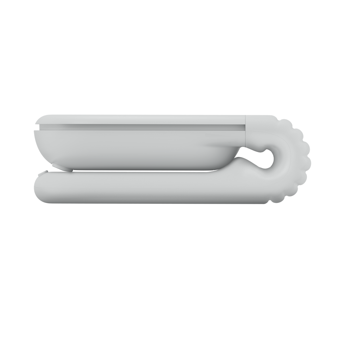 Logitech Mobi Fold 珍珠白無線滑鼠，展示完全折疊後的超薄扁平側面外觀Folded off-white Logitech Mobi Fold wireless mouse, showing its ultra-slim flat side profile